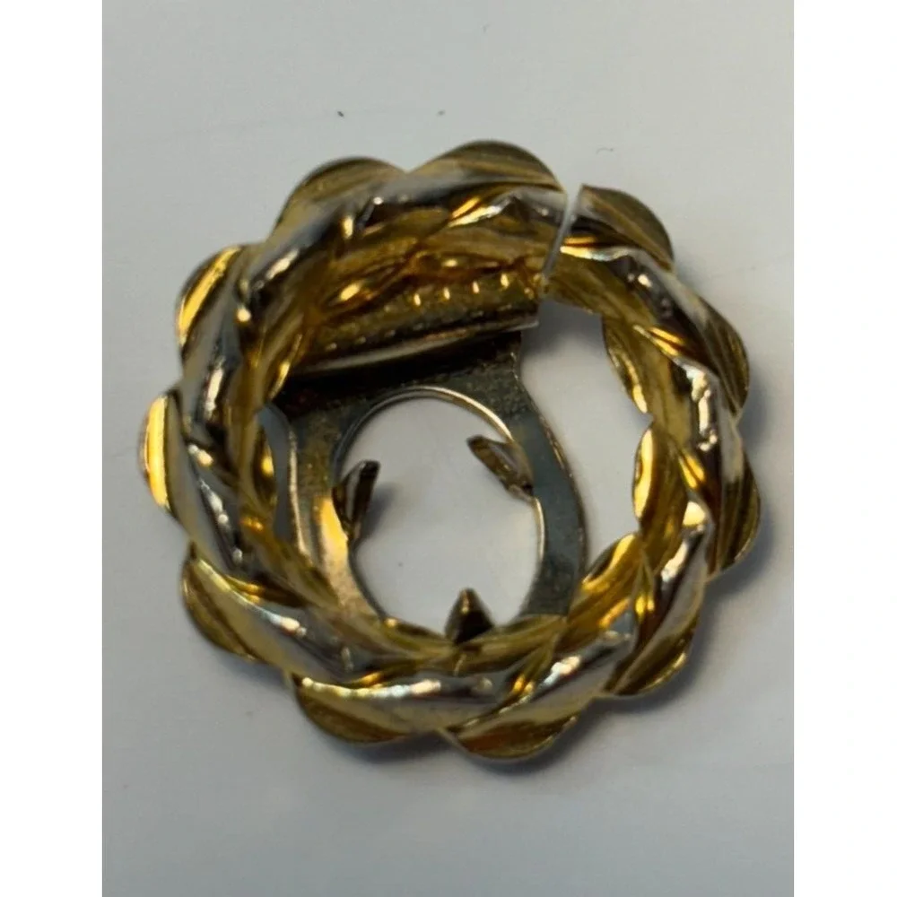 Vintage‎ Dress Or Shoe Clips Mid Century Gold Tone Metal Open Wreath Design